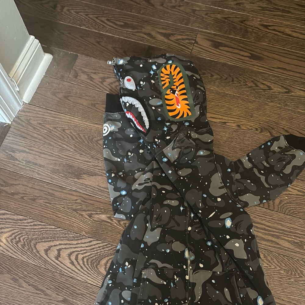 A BATHING APE REAL NO AFFECTS BARLEY WORN